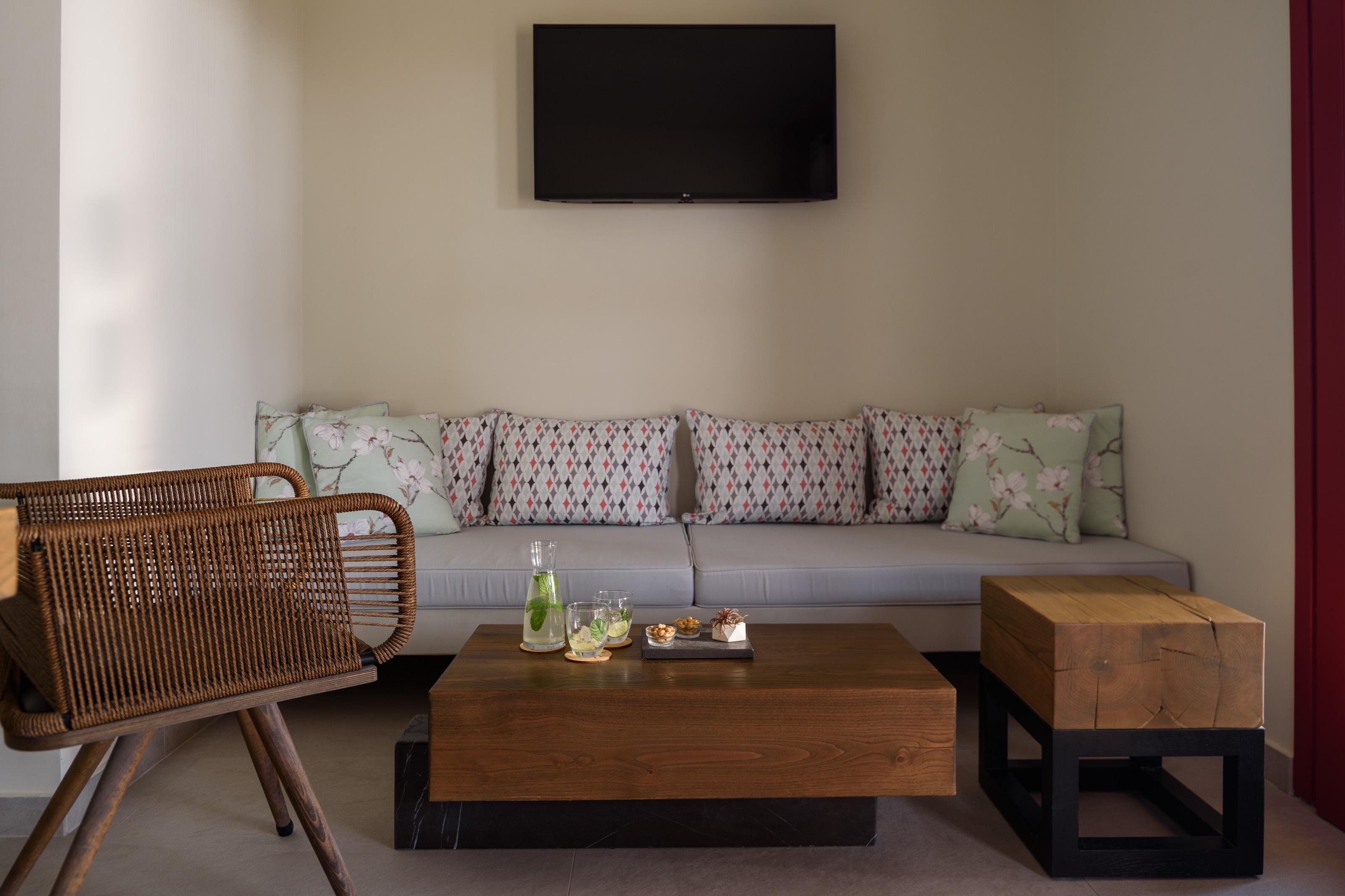 Potnia Theron Suites Akrotírion Екстериор снимка