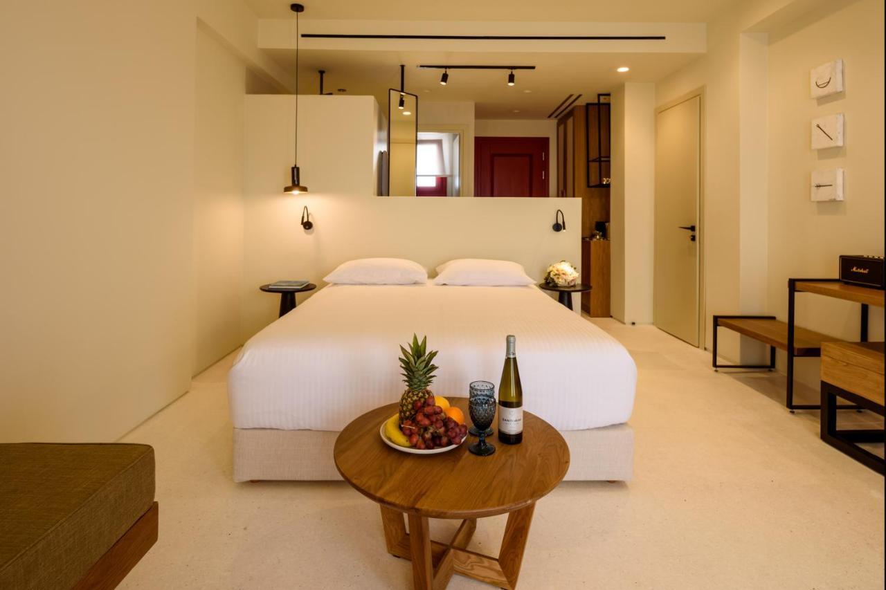 Potnia Theron Suites Akrotírion Екстериор снимка