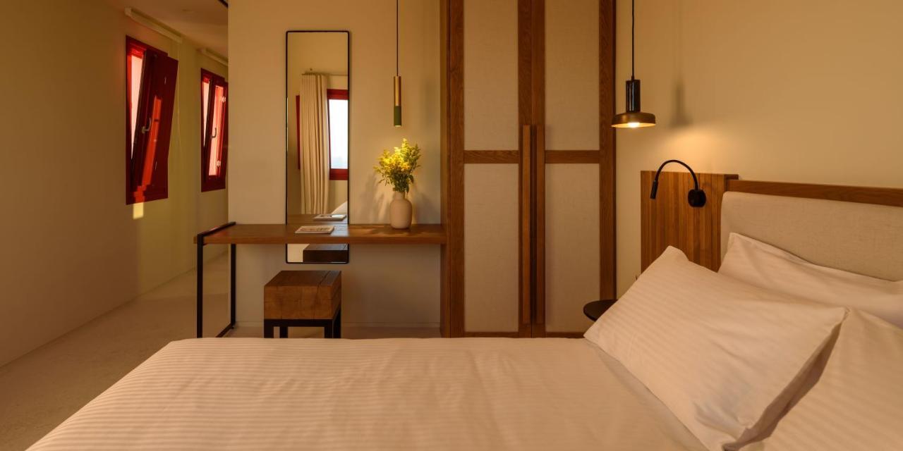 Potnia Theron Suites Akrotírion Екстериор снимка