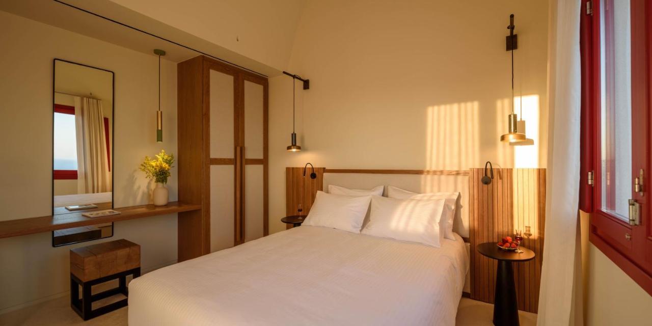 Potnia Theron Suites Akrotírion Екстериор снимка