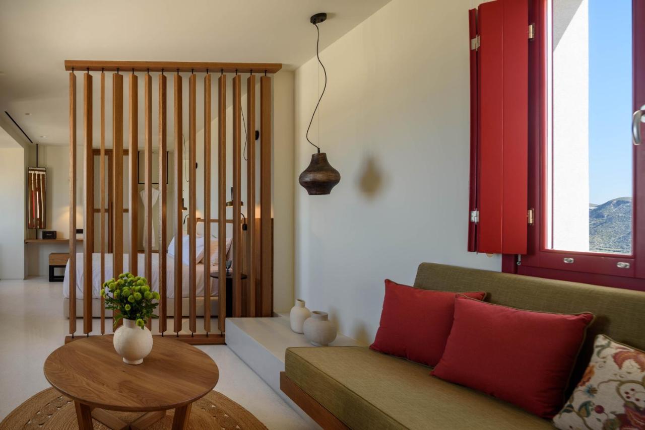 Potnia Theron Suites Akrotírion Екстериор снимка